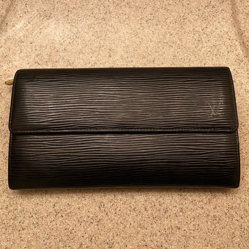 Authentic Louis Vuitton Black Epi Sarah Wallet
